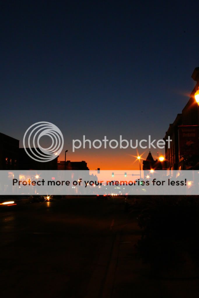 IMAGE: http://i341.photobucket.com/albums/o364/sdeming/StreetSunset1IMG_0483.jpg