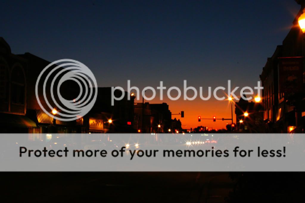 IMAGE: http://i341.photobucket.com/albums/o364/sdeming/StreetSunset2IMG_0485.jpg