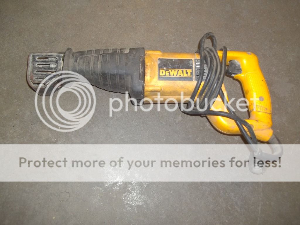 DEWALT DW303M ELECTRIC RECIPROCATING SAW SAWZALL FOR PARTS OR REPAIR