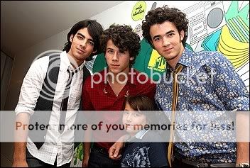 MTVTRLPresentJonasBrothersYungBergN.jpg