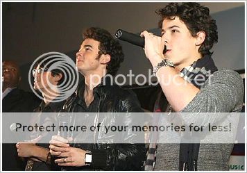 http://i341.photobucket.com/albums/o390/jonasbrothers-central/Picture_9.png?t=1238082384 http://i341.photobucket.com/albums/o390/jonasbrothers-central/Picture_9.png?t=1238082384